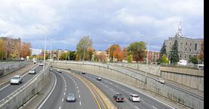 Un homme en fauteuil roulant paralyse autoroute 15 à St-Jérome ....