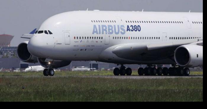 Premier atterrissage réussi pour l'A380 à l'aérodrome de Saint-Julien-des-Landes