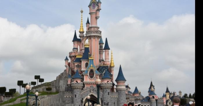 Mouvement de foule à Disneyland Paris après qu'Aladin ait crié 