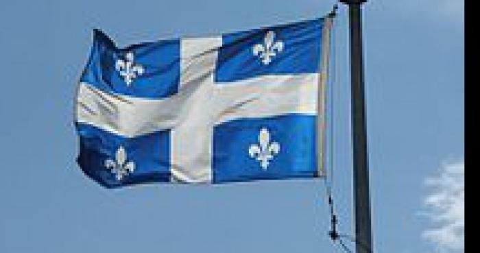 Le gouvernement Couillard veux retiré la croix du drapeau Québécois