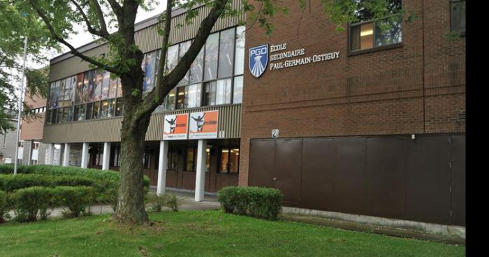 Un mystérieux individu rode près des écoles secondaires.