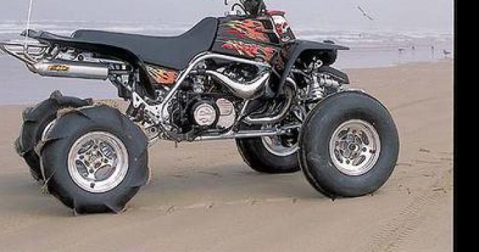 Un quad dans le sable