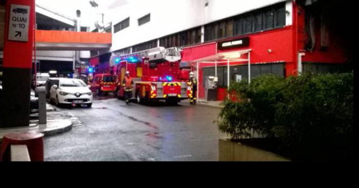 Incendie à Créteil Soleil: une partie du centre commercial totalement détruite