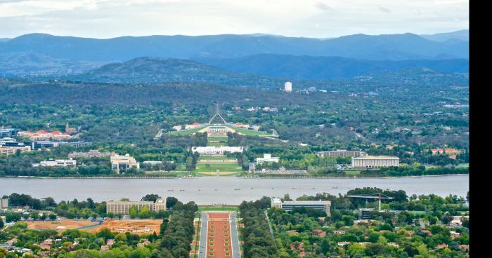 Explosion d'une centrale nucléaire a Barenton le champignon vue a plusieurs kilometre