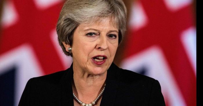 Alerte : Theresa May déclare l'état d'urgence et la fermeture des frontières