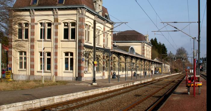 Un clown tiranise la gare de Virton.