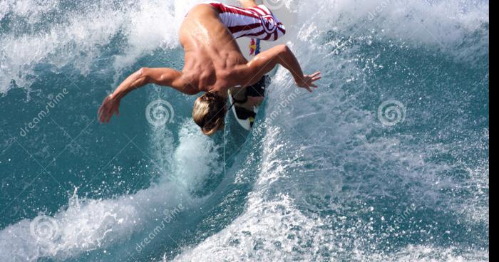 Un jeune bouchervillois attire l'attention lors d'un voyage de surf à Bali