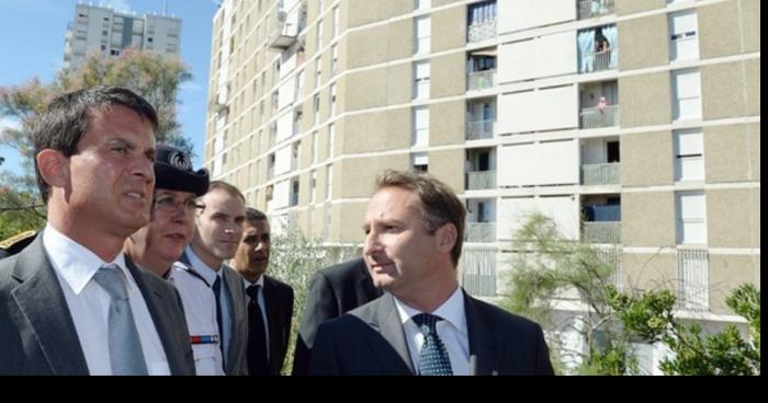 Manuel Valls projette une visite aux quartier des Chardonerettes pour sensibiliser les jeune de cité francaise.