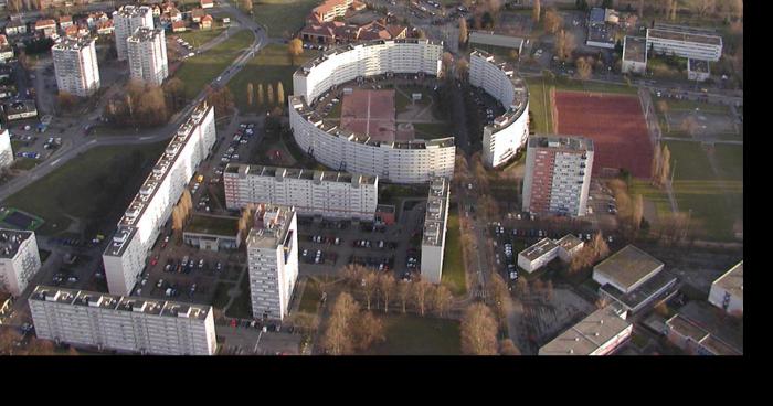 Un groupe de fille agée de 13 à 15 ans ont cramé une voiture dans le quartier de  Cronenbourg