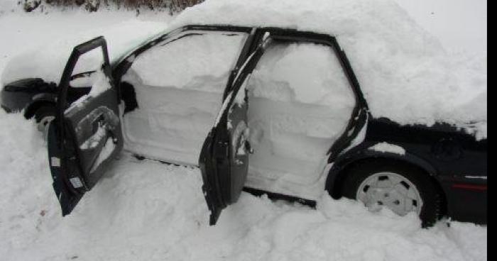 En vacance au ski ? N'oubliez pas de déneiger votre voiture !