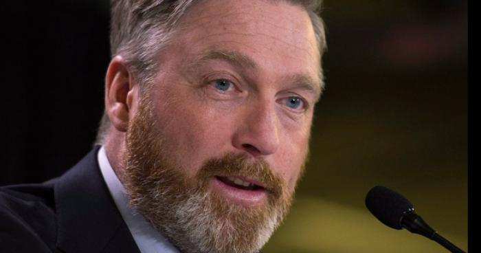 Patrick Roy signe à Las Vegas...