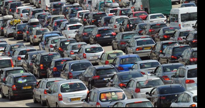 IL créait des bouchons avec son épave!