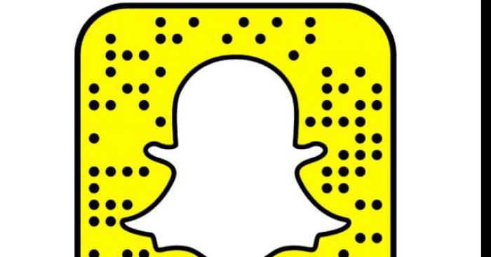 Un homme piraté snapchat et parle au gens