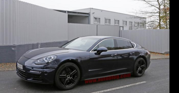 Un chauffeur de voiture de lux ce fais tirer desou !