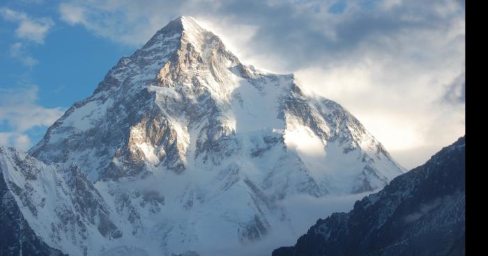 Pour son anniversaire les potes de  Matt Le Roux déplacent le Mont Blanc