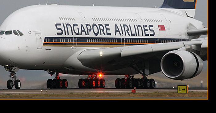 Avion vers Singapour en direction de la fête à Charron DÉTOURNÉ!