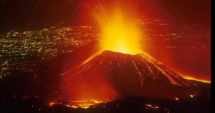 L'Etna in eruzione, in Sicilia