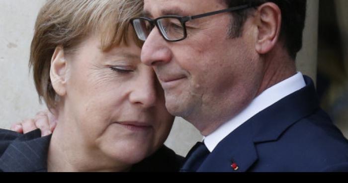 Hollande réconforte Angela Merkel