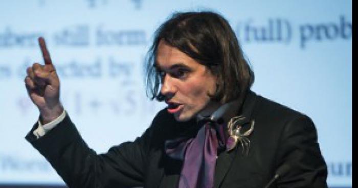 Cédric Villani, ivre de rage, agresse une végan au salon de l’agriculture