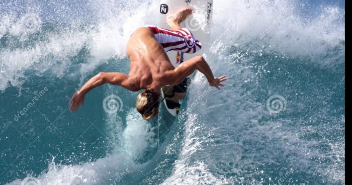 Un jeune bouchervillois attire l'attention lors d'un voyage de surf à Bali