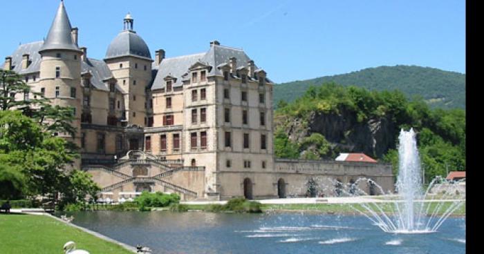 Beaucoup trop vieux, le château de Vizille s'écroule