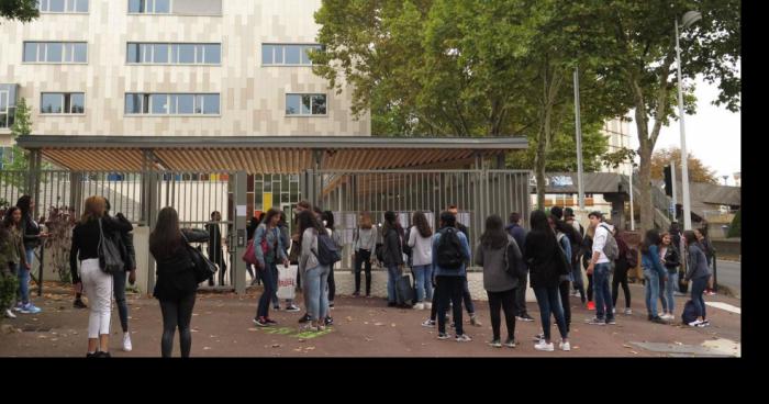 Mellina Bougherara : Se bagarre avec sa professeur.