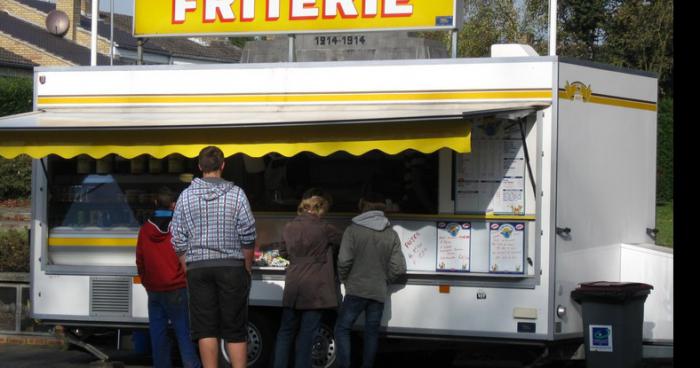 Des dizaines de baraques à frites à Bugarach!