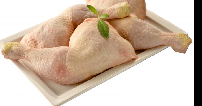 Vole de poulet au supermarché