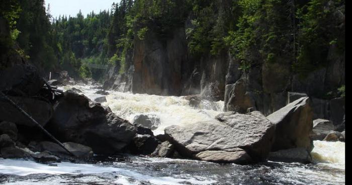 Déversement de carburant dans la rivière Godbout