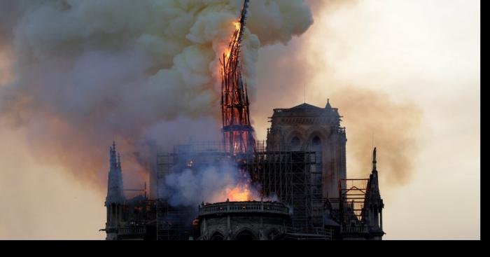 Un schlag sataniste revendique l'incendie de Notre-Dame en isultant tous les cathos présents pour pleurer leurs grands morts.