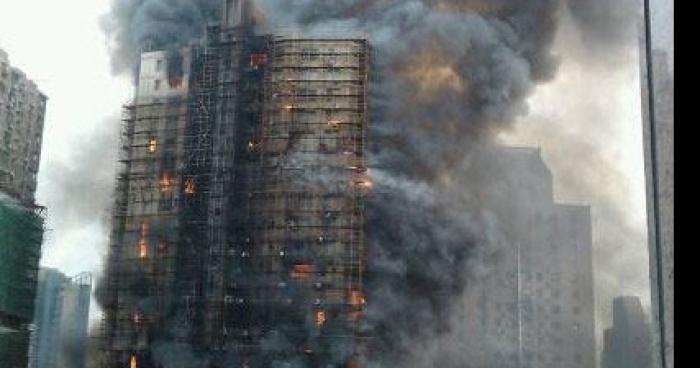 Un feu d'artifice qui declanche un incendie fessant 300 mort