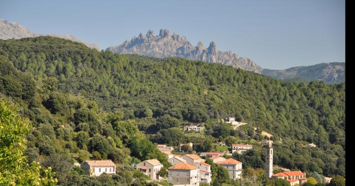 UN SEIGNEUR ARLESIEN FAIT PRIVATISER  L'ALTA ROCCA DU 10 AU 17 AOUT 2015