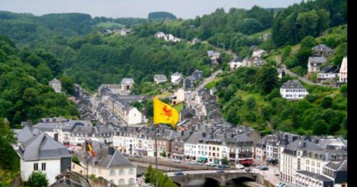 Un braquage dans la ville de Bouillon . Cette nuit deux jeunes hommes s'introduisent dans la banque ING !