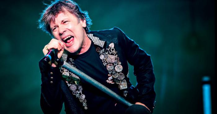 Iron Maiden suspend sa tournée suite aux graves problèmes de santé du chanteur Bruce Dickinson