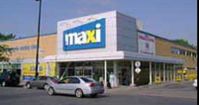 Nouveau magasin de maxi dans la petite nation.