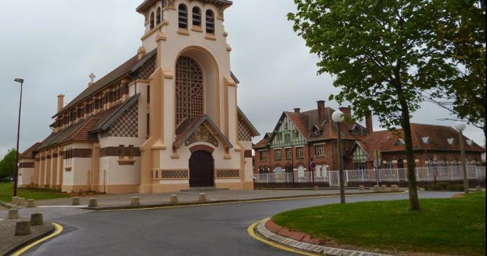 Église pris feu à Sains-en-Gohelle