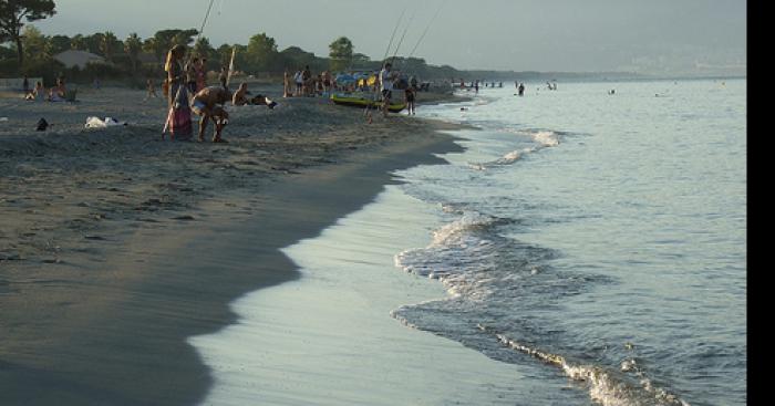 Depot sauvage sur le cordon lagunaire