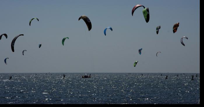 Québec veut réglementer la pratique du kite surfing