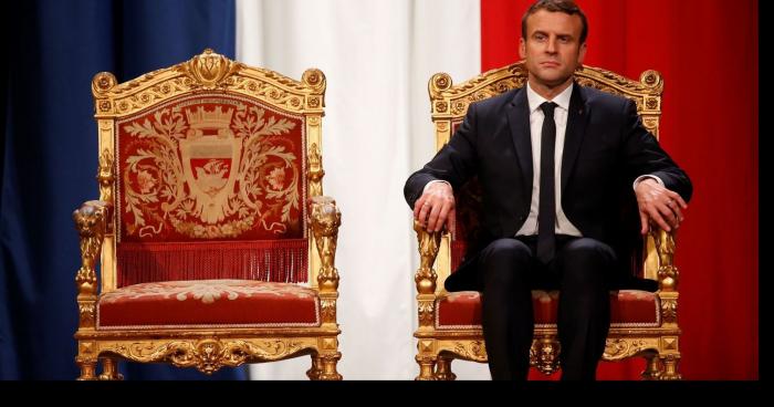 Emmanuel Macron se proclame empereur des Français