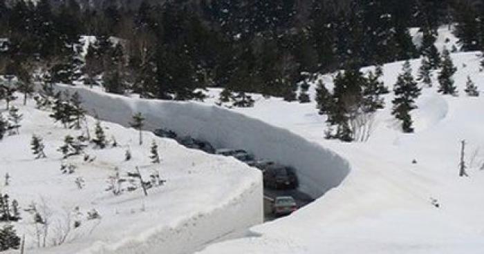 Le Facteur de Thorembais-saint-trond retrouvé enseveli sous 1 bon mètre de neige dans le centre du village