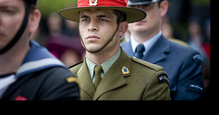 Un officier tue un jeune homme