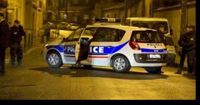 Un  adolescent de 14 ans tue deux policiers