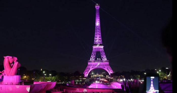 La mairie de Paris confirme le nouvel éclairage de la Tour Eiffel en rose. Des riverains témoignent