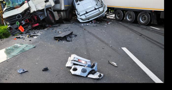 Accident de voiture d'une meuf de 3eme du college du centre