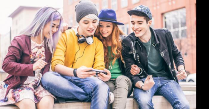 Les téléphones autorisés dans les cours de récré du collège