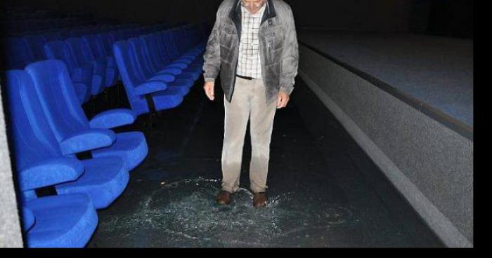 Inondation de cyprine au cinéma Le Rexy de Provins