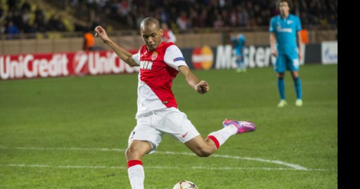 Fabinho file en Chine