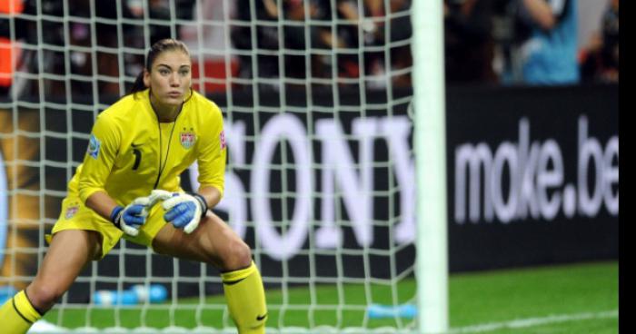 Joueuse de foot de l equipe de france feminin