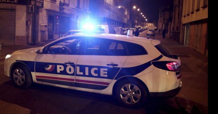 Interdiction de sortir dans la rue après 22h00.