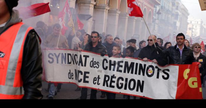 à la Une: l'Elysée annonce la suppression de la SNCF au 1er janvier 2016